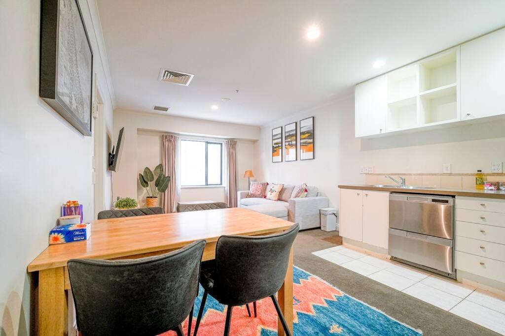 City Life One Bedroom Apartment In Heart Of Cbd Auckland Zewnętrze zdjęcie